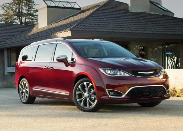 Amerikansk minivan Chrysler Pacifica har mottatt flere titler av "Beste Minivan" i henhold til de ulike organisasjonene. | Foto: forestlakechrysler.com.