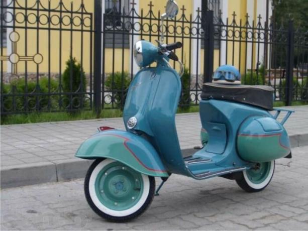 Den første sovjetiske scooter.