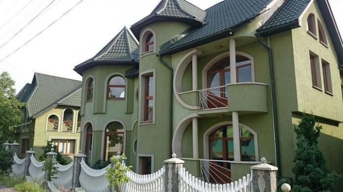 Den rikeste landsby i Ukraina, der det ikke er en-etasjes bygning.