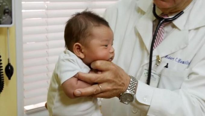 Hvordan å berolige en gråtende baby i et par sekunder: barnelege Rådet med 30 års erfaring