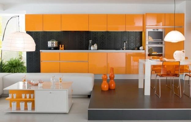 grå oransje kjøkken
