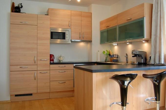 Beige og brunt kjøkken (44 bilder): DIY videoinstruksjoner for installasjon, designfunksjoner i disse fargene, pris, foto