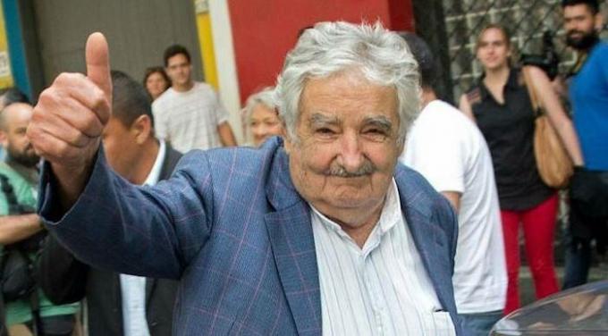 90% ga Mujica president lønn til veldedighet.