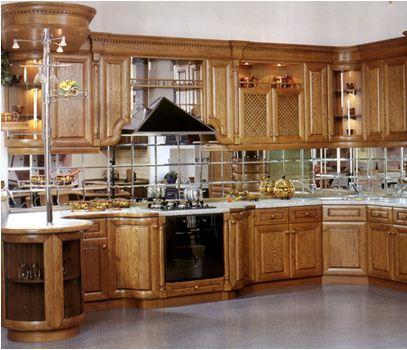 Bildet viser et kjøkkenforkle laget av speilfliser.