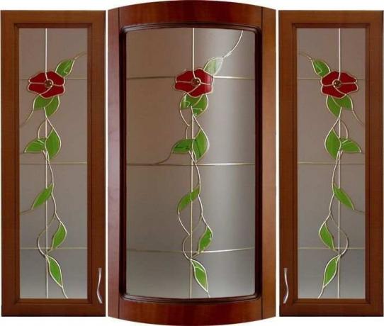 Glassmalerier for kjøkkenfasader: Installasjonsinstruksjoner for DIY, pris, video, foto
