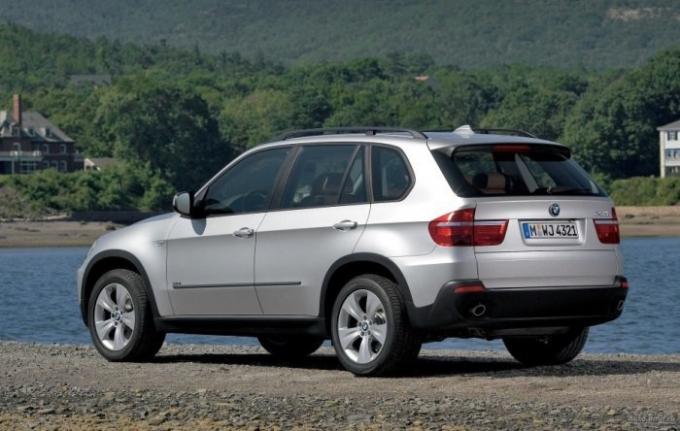 Mid-size luksus crossover BMW X5 andre generasjon. | Foto: autodmir.ru.