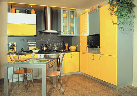 kjøkken i gule toner