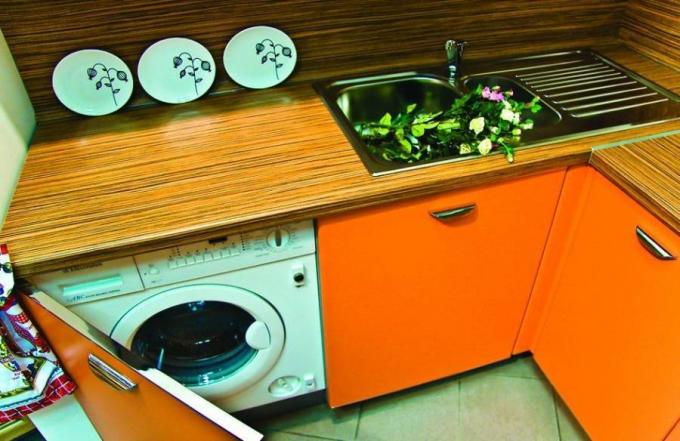 Installere en vaskemaskin på kjøkkenet: videoinstruksjon