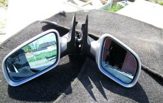 Et sett med speil til den tyske Audi A6 sedan av business class. | Foto: ria.com.