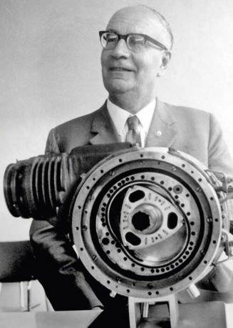 Og Felix Wankel roterende stempelmaskin av sin konstruksjon.