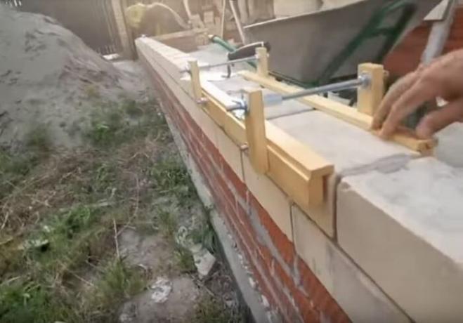 Hvordan lage sine egne hender en enhet for helt flat murstein murverk