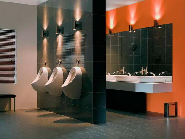 Installer urinaler på offentlige steder, for å redusere køene i kvinnelige toaletter.