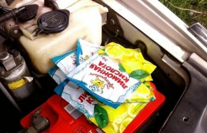 Hva opplevde bilister tilsettes sitronsyre i en vaskemaskin tank