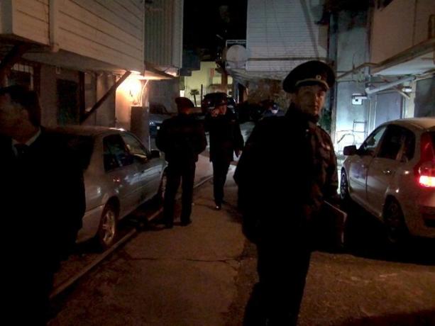 Sochi politiet nok en gang gjennomfører raid på garasjer på Alpine Street.