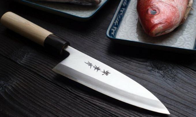 Japanerne viste en svært original måte å raskt skjerpe kniver uten spesiell stein