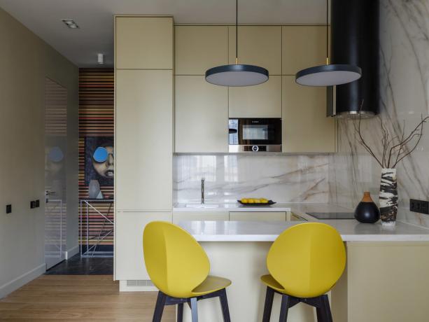 Vi gjør det indre av kjøkken-stue: 8 essensielle dizaynhakov