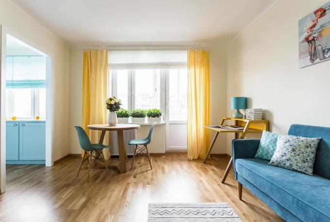 Per 31 m² drept Khrusjtsjov å lage en stilig studio med lyse møbler