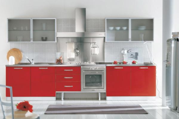 kjøkken i rødt og hvitt