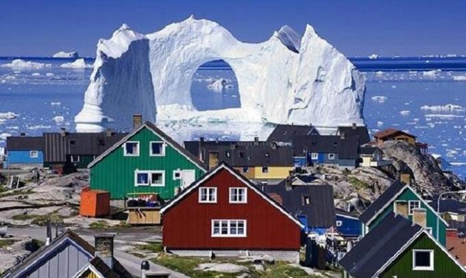 By Longyearbyen er kjent verden over for uvanlige rike hus.