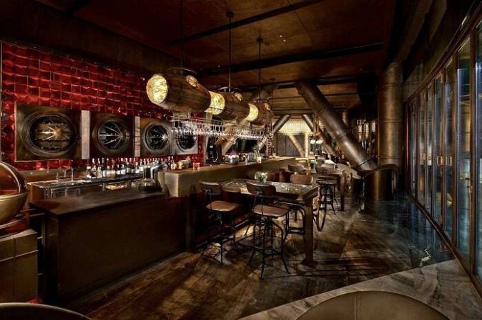 Koselige barer og restauranter vil bidra til å slappe av eller spise (Songjiang Intercontinental).