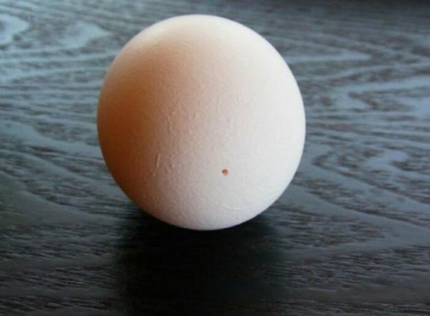 Hvordan lage en hardkokt egg som skallet er "slazit" seg selv
