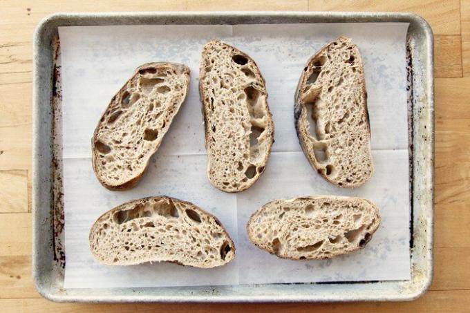 Slik holder brødet friskt selv etter en måned: et triks som er nyttig for alle