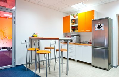  Hvis rommet tillater det, må du lage et komplett kjøkken med eget spiseområde
