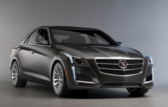 Amerikansk business-class sedan Cadillac CTS 2014. | Foto: cheatsheet.com.