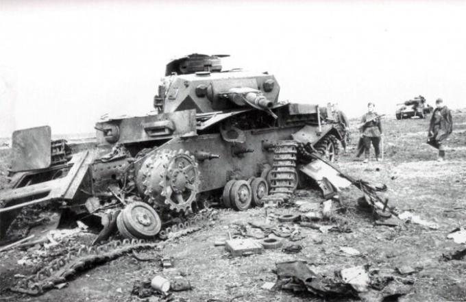 Senere begynte de å betale, og foret med tyske stridsvogner. | Foto: Military album.