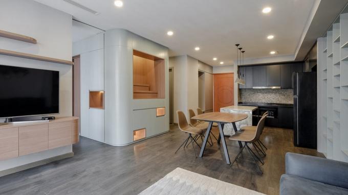 Moderne leilighet 78 m² med "usynlige" skap og dører
