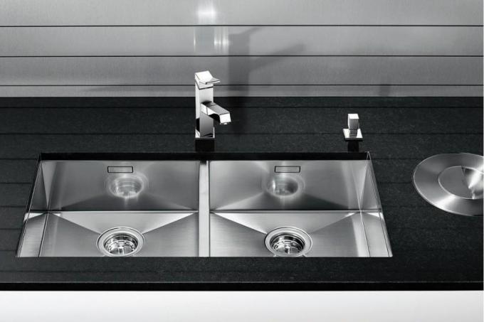 Blanco kjøkkenvasker (39 bilder): gjør-det-selv-videoinstruksjoner for valg, funksjoner i kjøkkenvasker laget av kunstig stein, pris, bilde