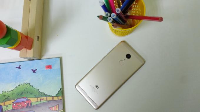 Xiaomi Redmi 5 anmeldelse: en ikke-standard budsjetttelefon - Gearbest Blog India