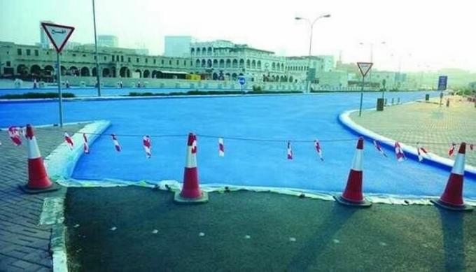 Hvorfor Qatar myndigheter krever male asfalt i blått