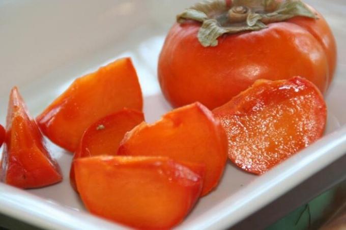 Metoden, som vil forandre umodne persimmons i søt og moden frukt