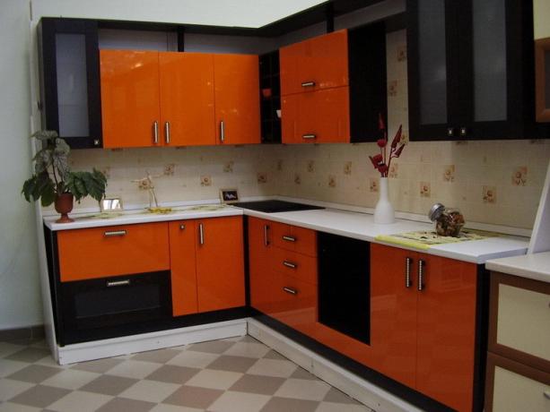 Svart og oransje kjøkken (53 bilder), gjør-det-selv-design: instruksjoner, foto- og videoopplæring, pris