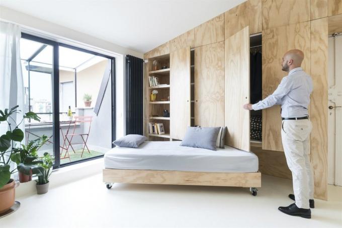 Odnushka 28 m² med en "magisk" skreddersydde møbler